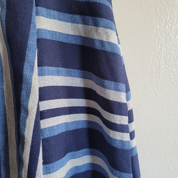 BCBGeneration Cocktail Striped V Neck Dress in Navy Combo, Size 2 - Picture 8 of 13